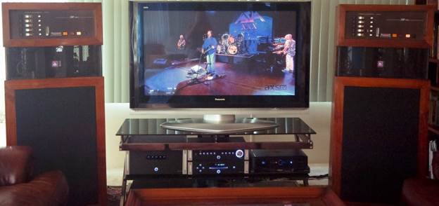 A television on a stand
Description automatically generated with low confidence